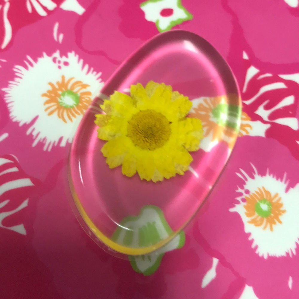 FREE (NEW) Silicone Makeup Sponge w Pressed Flower - Picture 4 of 5